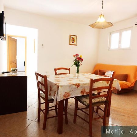 Apartmani Matija Metajna Exteriér fotografie